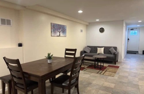 McGinley Square Casa | V4 please contact host before booking This is private room, not entire place