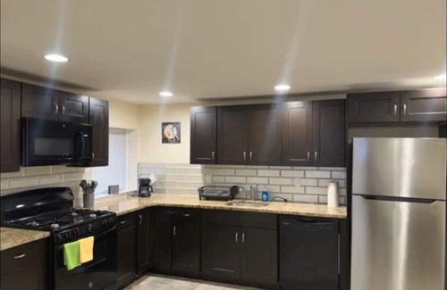 McGinley Square Casa | V2 please contact host before booking! This is private room, not entire place
