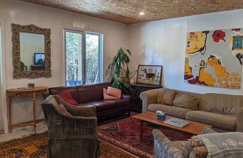 Lion's Head Casa | "Beecholm" steps away from Lake Huron with all the comforts of home.
