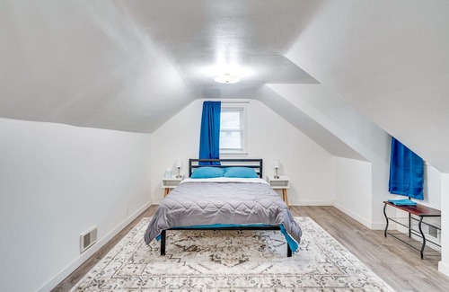 Milwaukee Casa | Milwaukee Home w/ Fenced Yard: 9 Mi to Downtown!