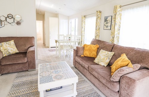 Felinfach Cabina | WOODLAND BREEZE, pet friendly, country holiday cottage in Llanarth
