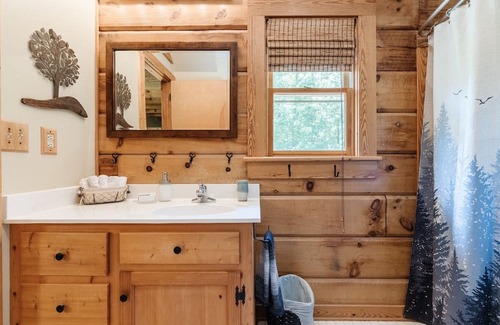 Greenville - Spartanburg Cabina | Neely Cabin Near DT Greenville | 3 Bed, 2 Bath