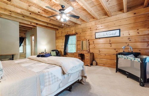 Greenville - Spartanburg Cabina | Neely Cabin Near DT Greenville | 3 Bed, 2 Bath