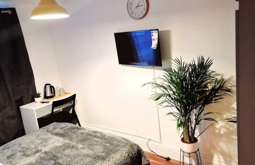 Sutton Central Apartamento | Relaxing Spacious Brunswick Rooms in Sutton