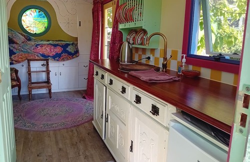 Balingup Cabina | Stay in a Peacefull'friendly quiet village of Balingup wa . explore many things