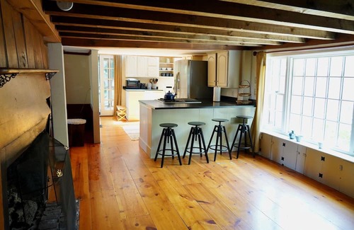 Barrington Casa | 1775 Charming Historical House