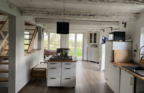 Oberndorf Casa | Reetdachkate am Deich auf Großem Grundstück