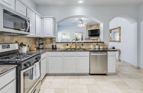 Pioneer Crossing Casa | Sweet home 1 King +1 pull out bed & 2 Queen beds in +1 pull out bed
