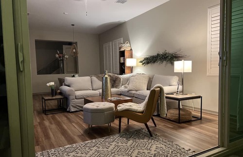 Maricopa Casa | A Cosmopolitan Glennwilde Home