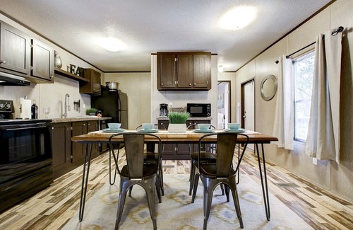 Hondo Cabina | Hill Country Ranch House