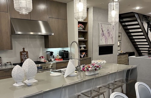Park Cities Casa | Stunning Modern/Safe/Clean... 4 bed 4.5 bath 3700sq ft . Pool & game room.