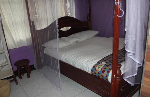 Musanze Cama Y Desayuno | Amahoro Guest House - Single Room With Shower