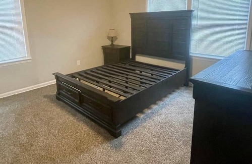 Cleveland Casa | Beautifully Renovated Ranch minutes from everything located in Mayfield Heights
