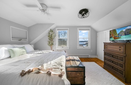 West Mystic Casa | W Henderson House Waterview Escape