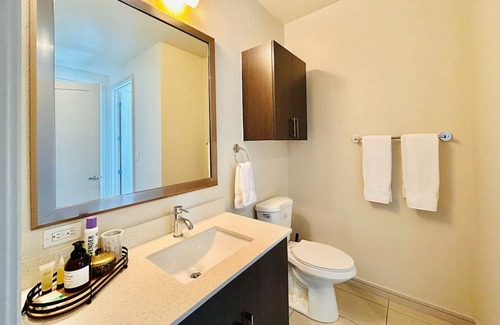 Civic District Apartamento | Heart of Austin 2BR: Pool, Gym, & Amazing Views!
