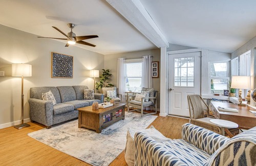 Wolcott Cabaña | Cozy East Bay Cottage - Walk to Chimney Bluffs!