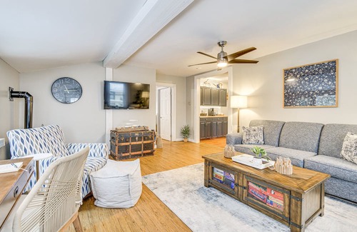 Wolcott Cabaña | Cozy East Bay Cottage - Walk to Chimney Bluffs!