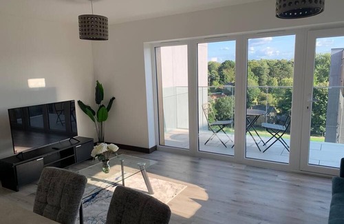 Harlow Apartamento | Lovely 2 bedroom apartment with 2 minute's walk to Harlow station. Beautiful!