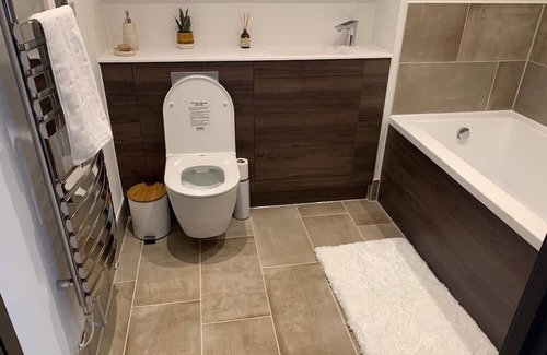 Harlow Apartamento | Lovely 2 bedroom apartment with 2 minute's walk to Harlow station. Beautiful!