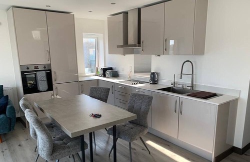 Harlow Apartamento | Lovely 2 bedroom apartment with 2 minute's walk to Harlow station. Beautiful!