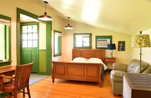 Millfield Apartamento | Quiet, Gracious, Country Studio on 7acres of old growth forest