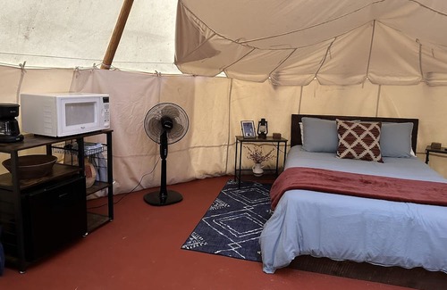 Steelville Alquiler De RV | A teepee on 1200-acre ranch where secluded woods envelope the grounds.