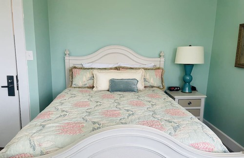Clemmons Apartamento | Arboretum Room queen - Non- Smoking- No Pet