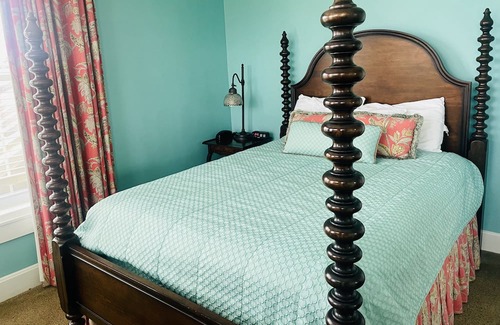 Clemmons Apartamento | Oak Tree Room queen - Non- Smoking- No Pet