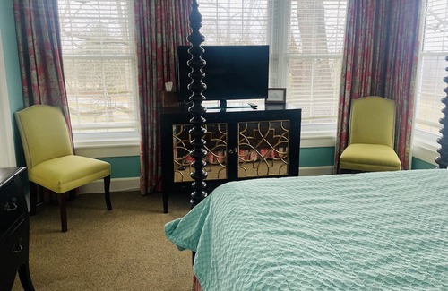 Clemmons Apartamento | Oak Tree Room queen - Non- Smoking- No Pet