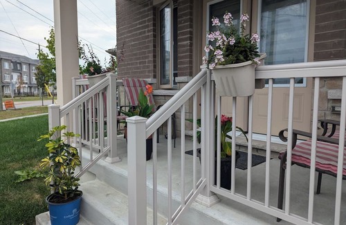 Bowmanville Casa | Cozy ensuite w/seperate entrance & balcony, 1 minute to grocery and Rotary Park