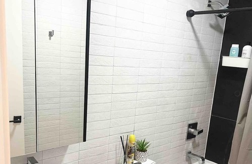 Orange Apartamento | Cozy minimalist 2BR 2BA apt 30mins from NYC 15mins from airport & American Dream