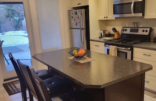 West Kelowna Estates Casa | Pristine Vacation Oasis in West Kelowna - Legal Short Term Rental