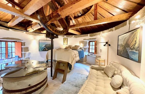 Porto do Barqueiro Casa | The Cliffs - The Painted Mill