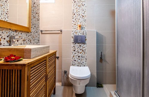 Ust Bostanci Apartamento | Vibrant Flat in Atasehir with Central Location