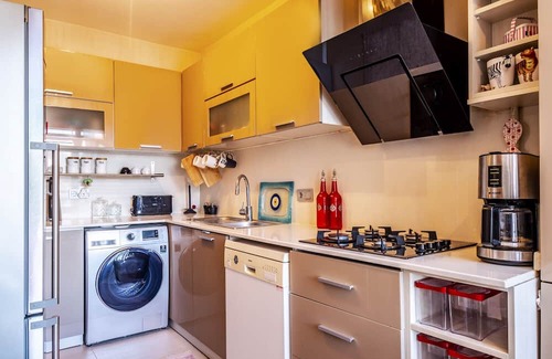Ust Bostanci Apartamento | Vibrant Flat in Atasehir with Central Location