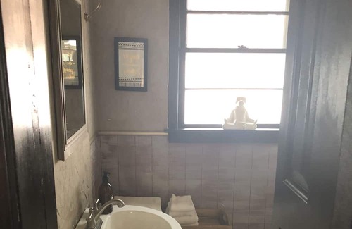 Winston - Salem Cabaña | Cozy Courtyard Cottage~Downtown Winston Salem Pet Friendly ~ No Pet Fees