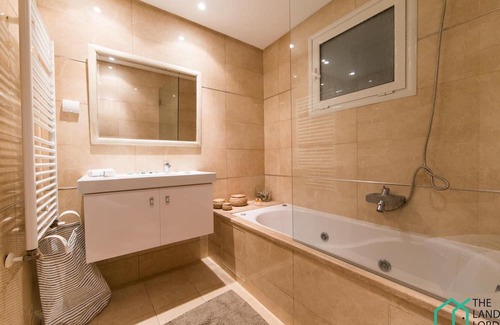 Ain Zaghouen Nord Apartamento | Rd Panorama: Superbe apt avec terrasse + vue forêt