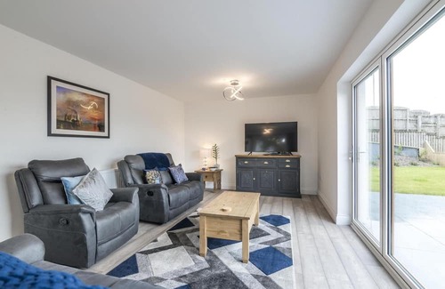 Pembroke Dock Casa | Martello View - 3 Bedroom Holiday Home - Llanreath