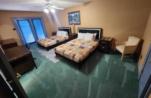 Olive Branch Casa | Southern Large Lake Front Custom Estate, Sleeps 16