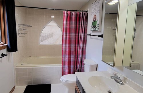 The Woods Chalet De Esquí | Chalet on 17th hole; Golf Resort; Hot tub & Pool Access; Pet Friendly!