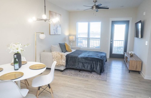 North Charlotte Apartamento | New listing discount!! Brand new apartment in hip NoDa area. Amazing location!