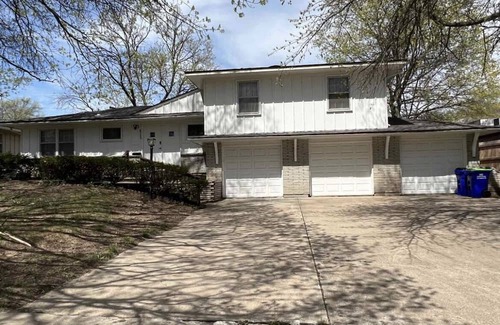 Merriam Casa | Cozy, fully remodeled home near downtown KC