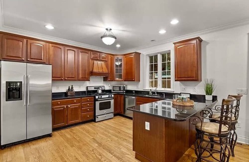 Greenwich Casa | BEAUTIFUL TOWNHOUSE ON BRUCE PARK 10 MIN WALK TO TRAIN ON GREENWICH AVE