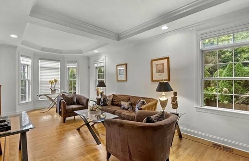 Greenwich Casa | BEAUTIFUL TOWNHOUSE ON BRUCE PARK 10 MIN WALK TO TRAIN ON GREENWICH AVE