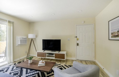 Fremont Apartamento | Airy Fremont 2BR w/ Elevator & A/C, nr BART & Restaurants, by Blueground