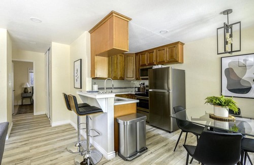 Fremont Apartamento | Airy Fremont 2BR w/ Elevator & A/C, nr BART & Restaurants, by Blueground