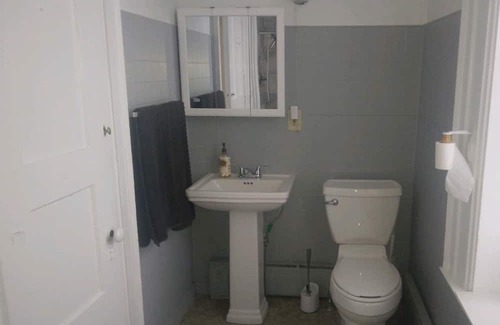 Ogdensburg Apartamento | Historical home in close proximity to Canton, Potsdam and Ottawa.,