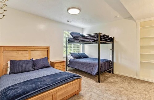 Highland Casa | Highland Oasis | New Hot Tub | Hammock | Fire Pit