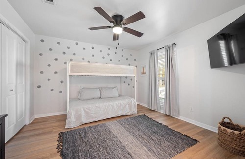 Grapevine Casa | A designer's dream, incredible location, spacious and cozy!
