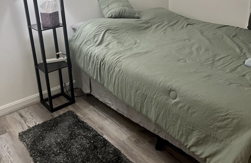West Laurel Casa | Cozy home away from home.